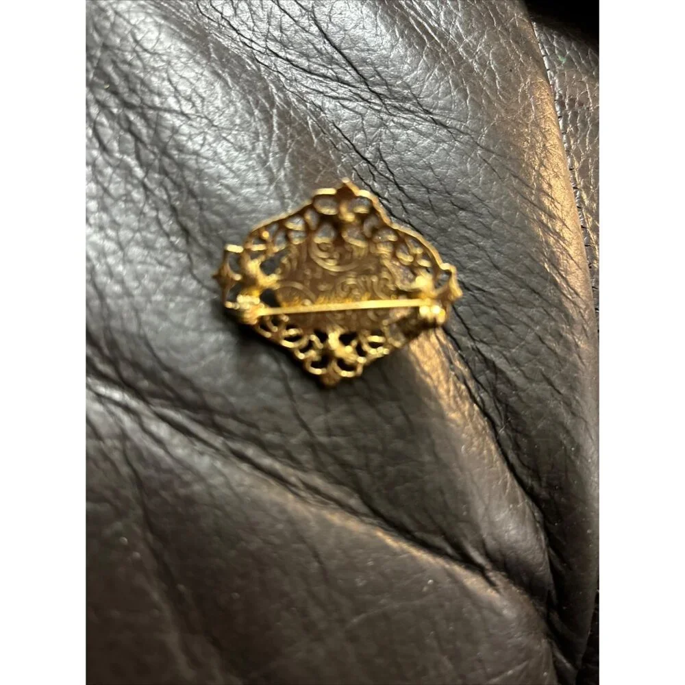 1928 Vintage Gold Tone Clear Rhinestone Faux Pearl‎ Cabochon Ornate Brooch Pin